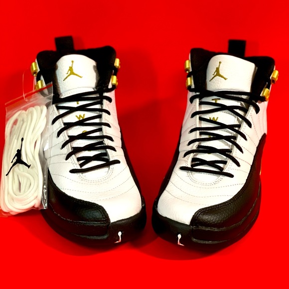 Air Jordan 12 Retro "Royalty Taxi" Size: (7y) - Picture 4 of 14